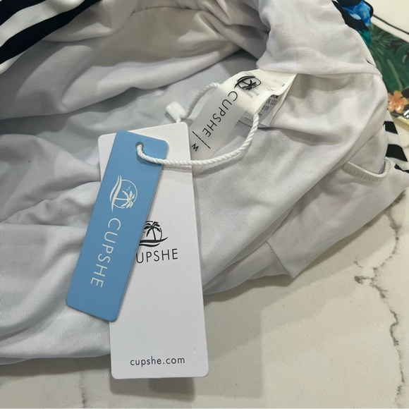 NWT Cupshe stripe halter top floral bottom one piece swim suite SZ Medium - Picture 6 of 6